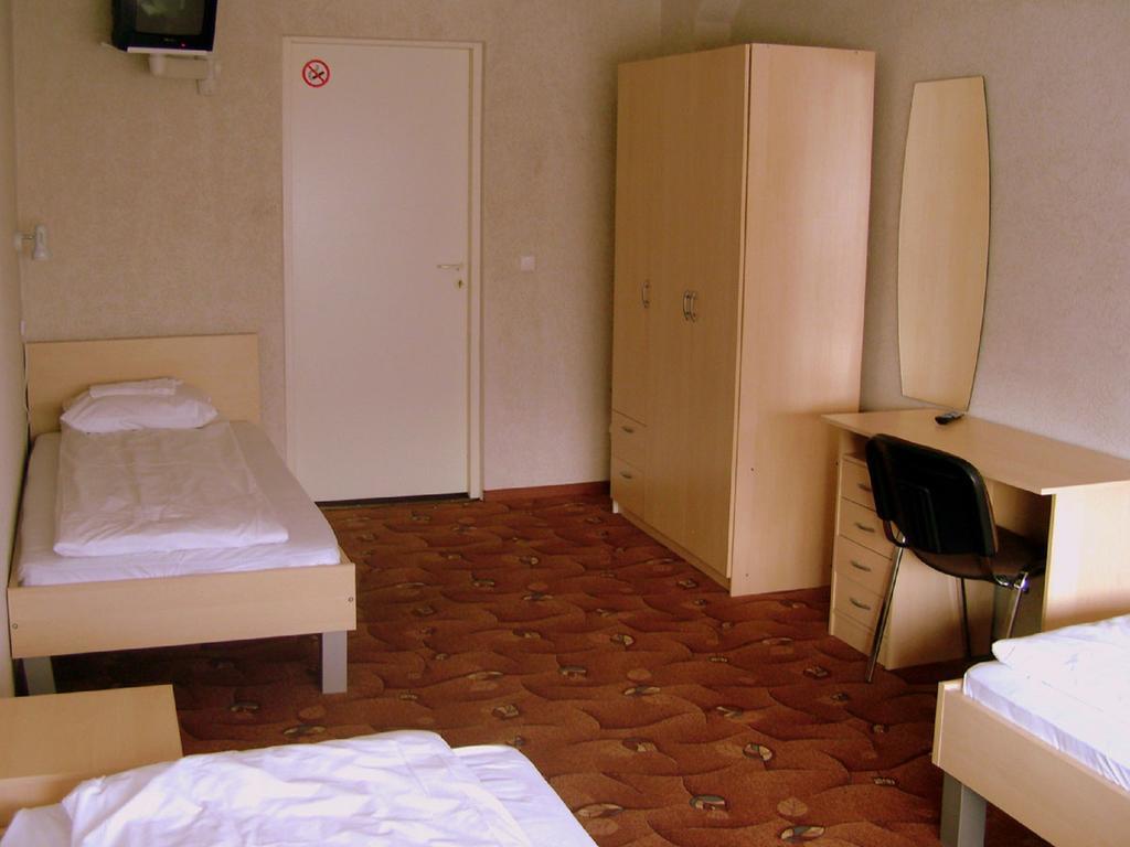 Eurohotel Maardu Rom bilde